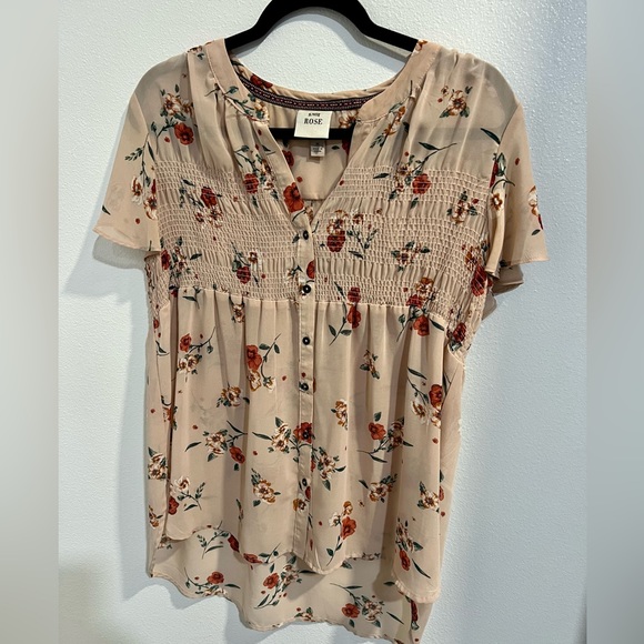 Knox Rose Tops - Knox Rose top- floral peach- size medium